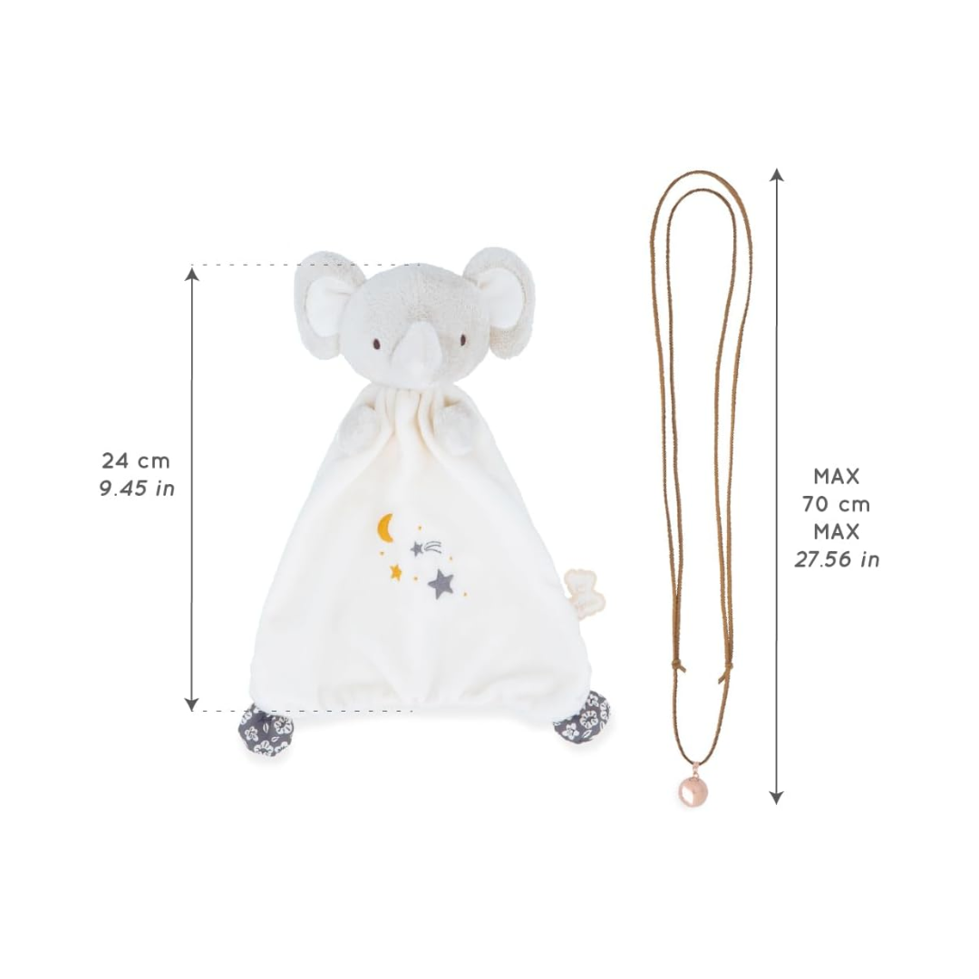 Misure del doudou Kaloo (24 cm) e della collana bola regolabile fino a 70 cm, entrambi pensati per creare un legame sonoro tra mamma e bambino.