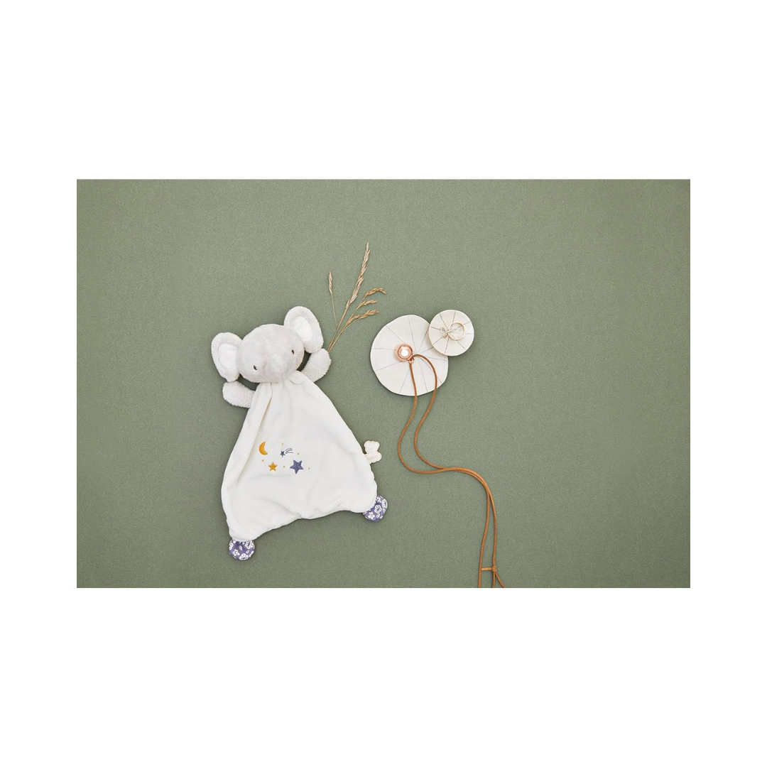 Elegante confezione contenente un doudou elefante ultra morbido e una collana bola per neomamme, ideale come regalo di nascita originale.