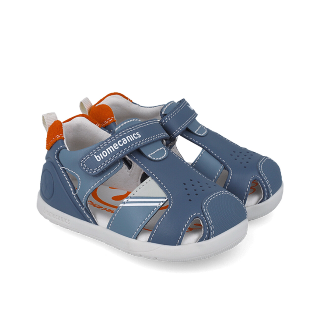 Sandali Biomecanics Biogateo blu petrol con chiusura a velcro e design aperto per la traspirazione