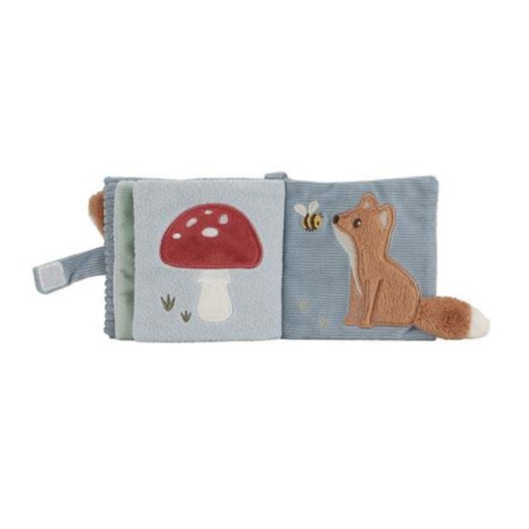 Il libro multiattività in stoffa di Little Dutch raffigura una simpatica volpe con dettagli tattili e un fungo in rilievo, perfetto come primo gioco per neonato.