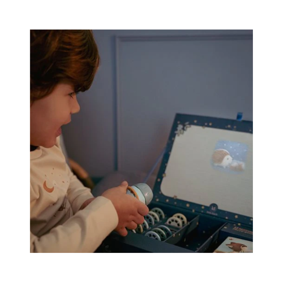 Torcia Proiettore di Storie Blu di Little Dutch in uso