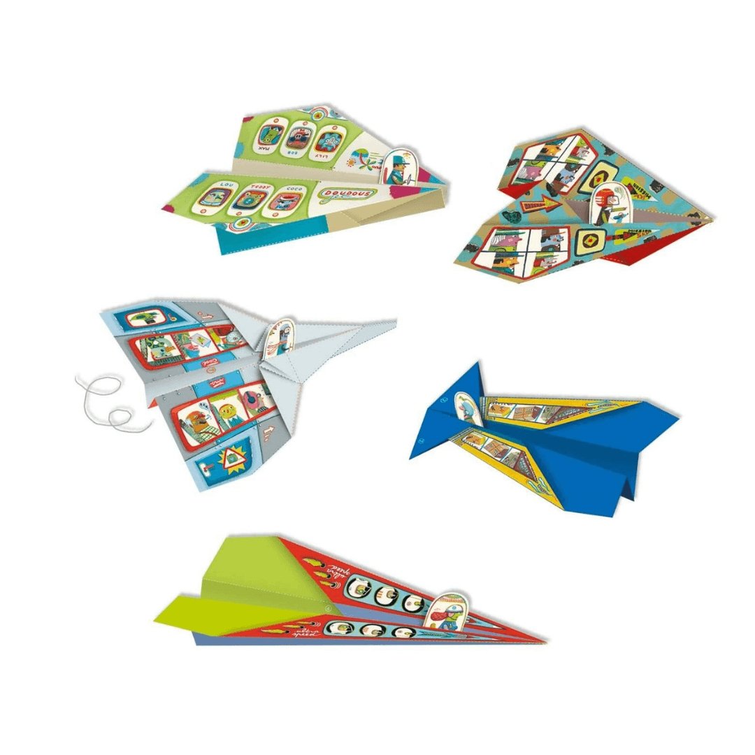 Aeroplanino decorato con adesivi unici del Djeco Kit Origami Bambini.