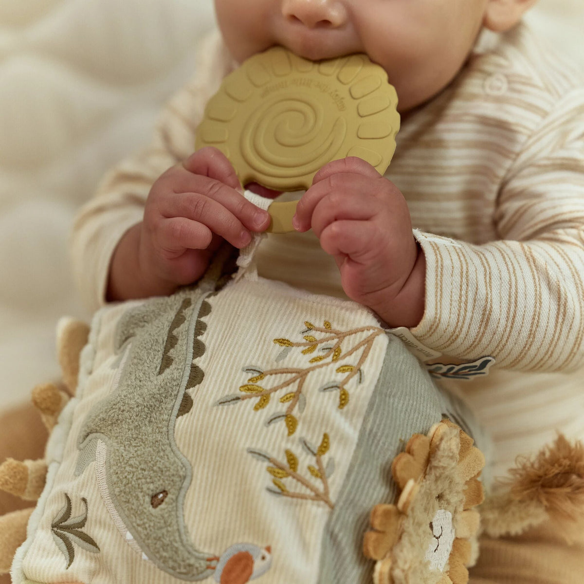 Little Dutch Safari Friends cubo attività nei colori neutri della collezione