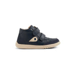 Sneaker alta Bobux Kid+ Champ High II Navy in pelle blu con doppio velcro, logo color panna e suola flessibile chiara