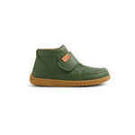 Stivaletto Bobux Kid+ Grover Bronze Green in pelle verde oliva con cinturino largo a velcro e suola flessibile color miele