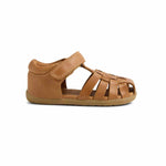 Bobux Step Up Harbor sandalo primi passi caramel in pelle, punta chiusa e suola flessibile per bambini