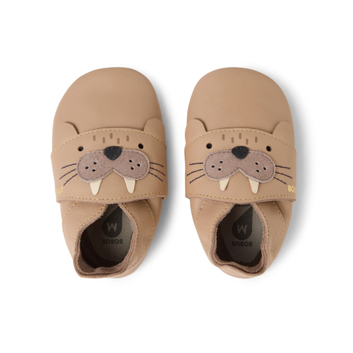 Bobux Soft Sole Wally Warm Taupe, scarpine in pelle color taupe con tricheco cucito sulla tomaia