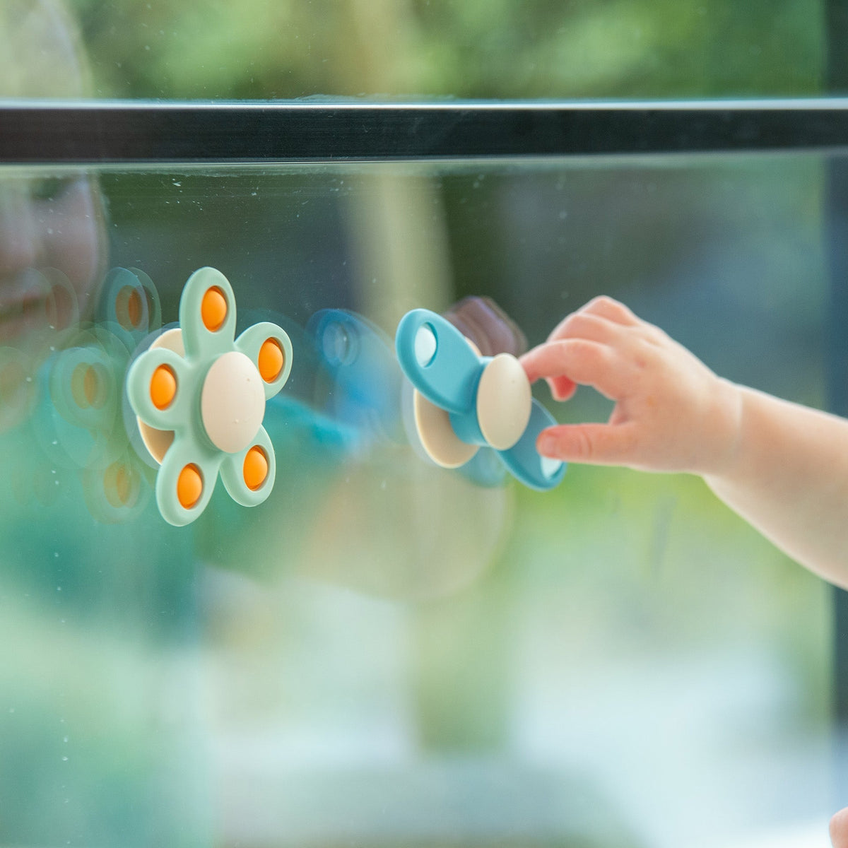 Spinner a elica tickit SiliSoft con ventosa, gioco sensoriale per bambini 6-12 mesi