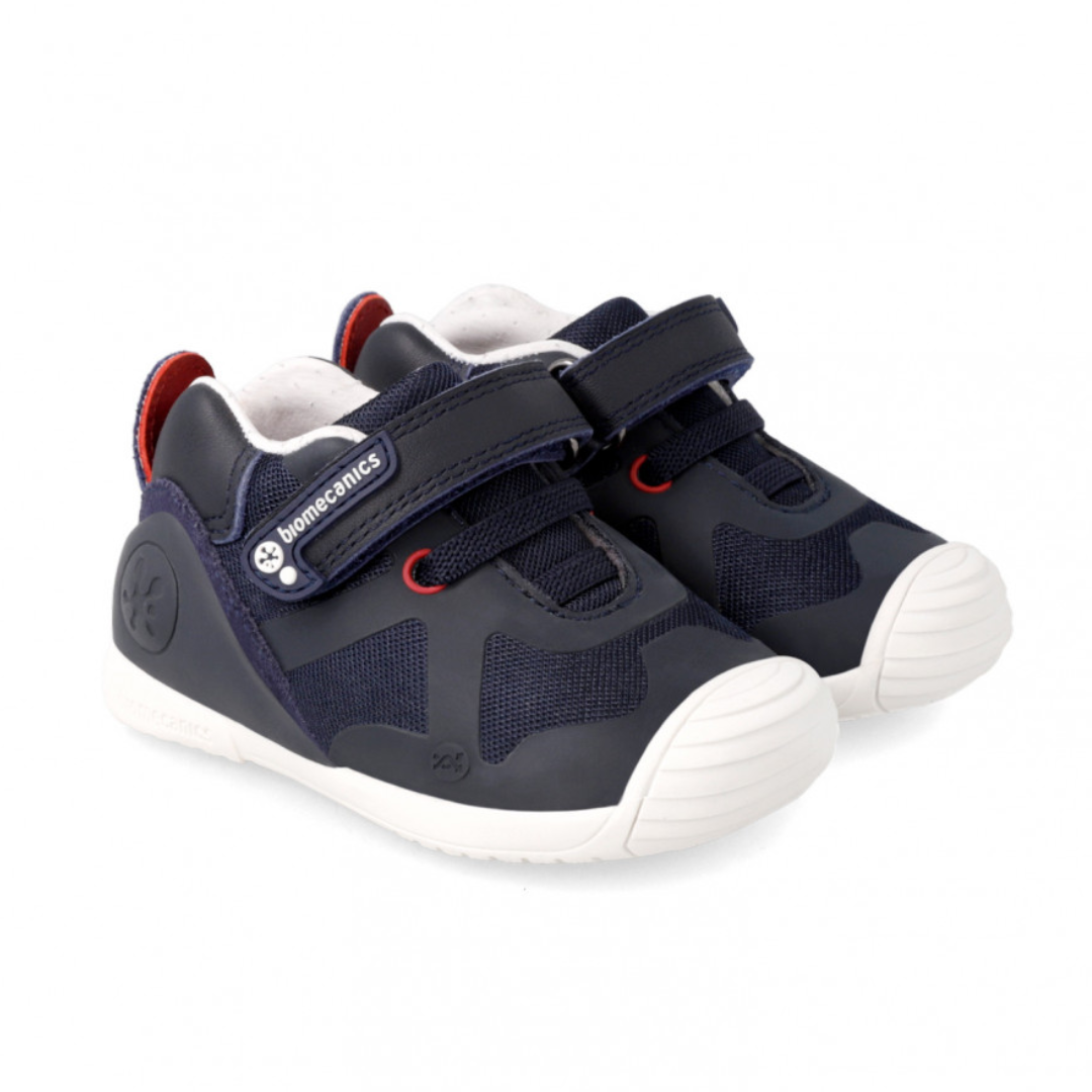 Scarpe Biomecanics Leggere Blu navy con stabilizzatore morbido per bambini.