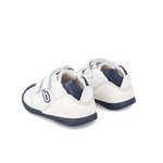 Scarpe primi passi Biomecanics in pelle bianca con dettagli blu, suola antiscivolo e chiusura a strappo. Ideali per bambino.