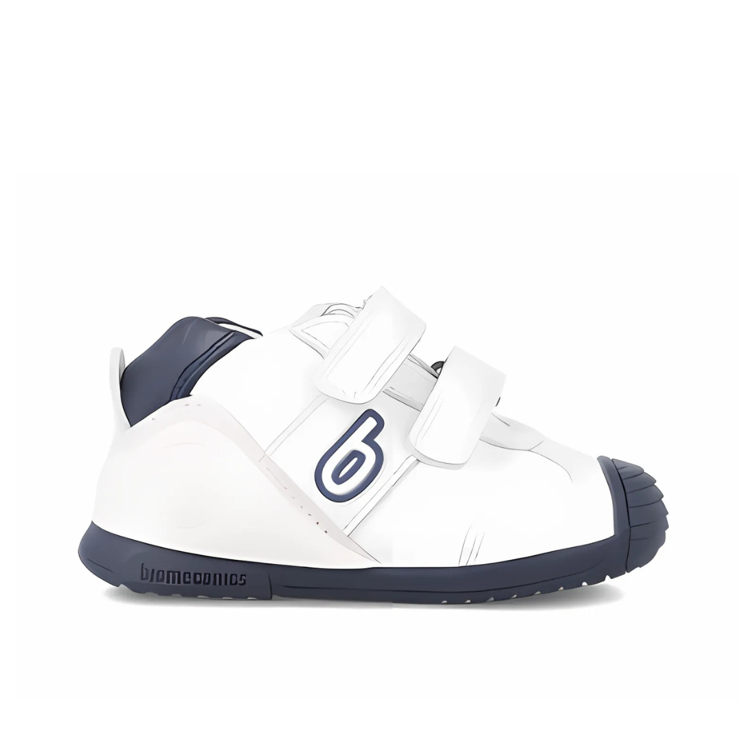 Scarpe biomeccaniche Biomecanics per bambino, in vera pelle con suola in gomma e design ergonomico per comfort e sicurezza.