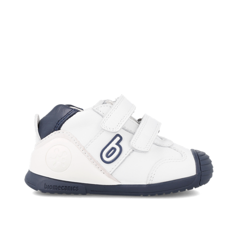 Scarpe biomeccaniche Biomecanics per bambino, in vera pelle con suola in gomma e design ergonomico per comfort e sicurezza.