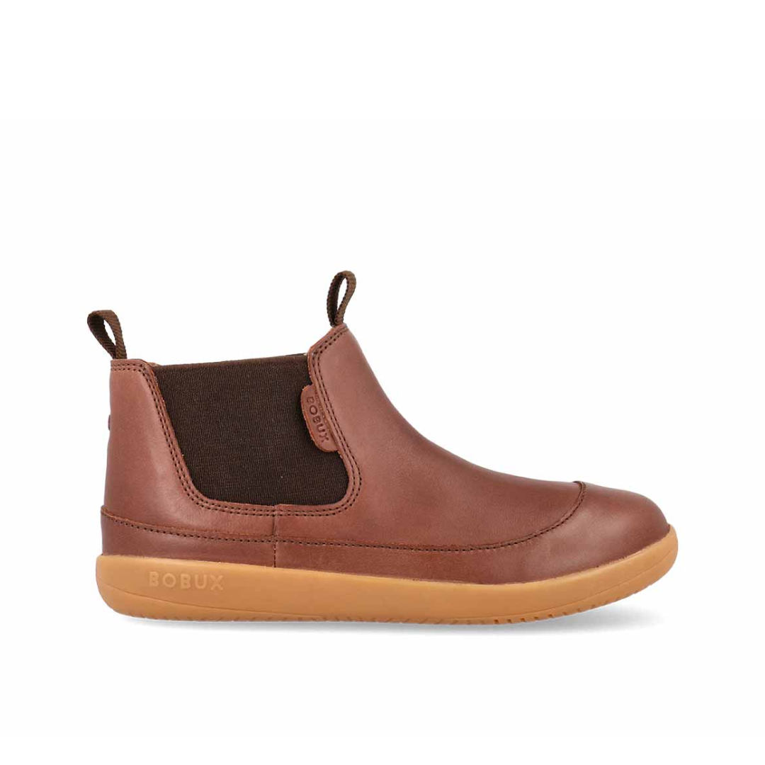 Scarpe Bobux Kid Plus Traveler Toffee in pelle per bambini, con suola flessibile e toebox ampio per una calzata naturale e sicura.