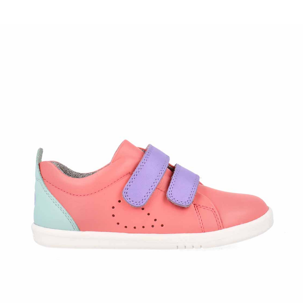 Scarpe Bobux I Walk Grass Court Ocean Coral + Mauve Combo per bambine attive, con fodera in cotone canva, chiusura a strappo, suola flessibile e design colorato.