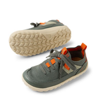 Dettaglio punta ampia toe-box scarpe Bobux Alpha Meta Vetiver per bambini