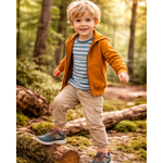 bambino con scarpe barefoot bobux meta
