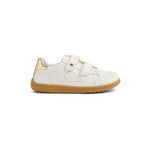 Sneaker Bobux Kid+ Maverick White Gold in pelle bianca con tallone dorato, doppio strap a velcro e suola flessibile color miele, vista laterale