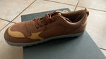 Scarpe barefoot Bobux Neox Caramel in pelle, lato esterno con punta ampia a forma di piede