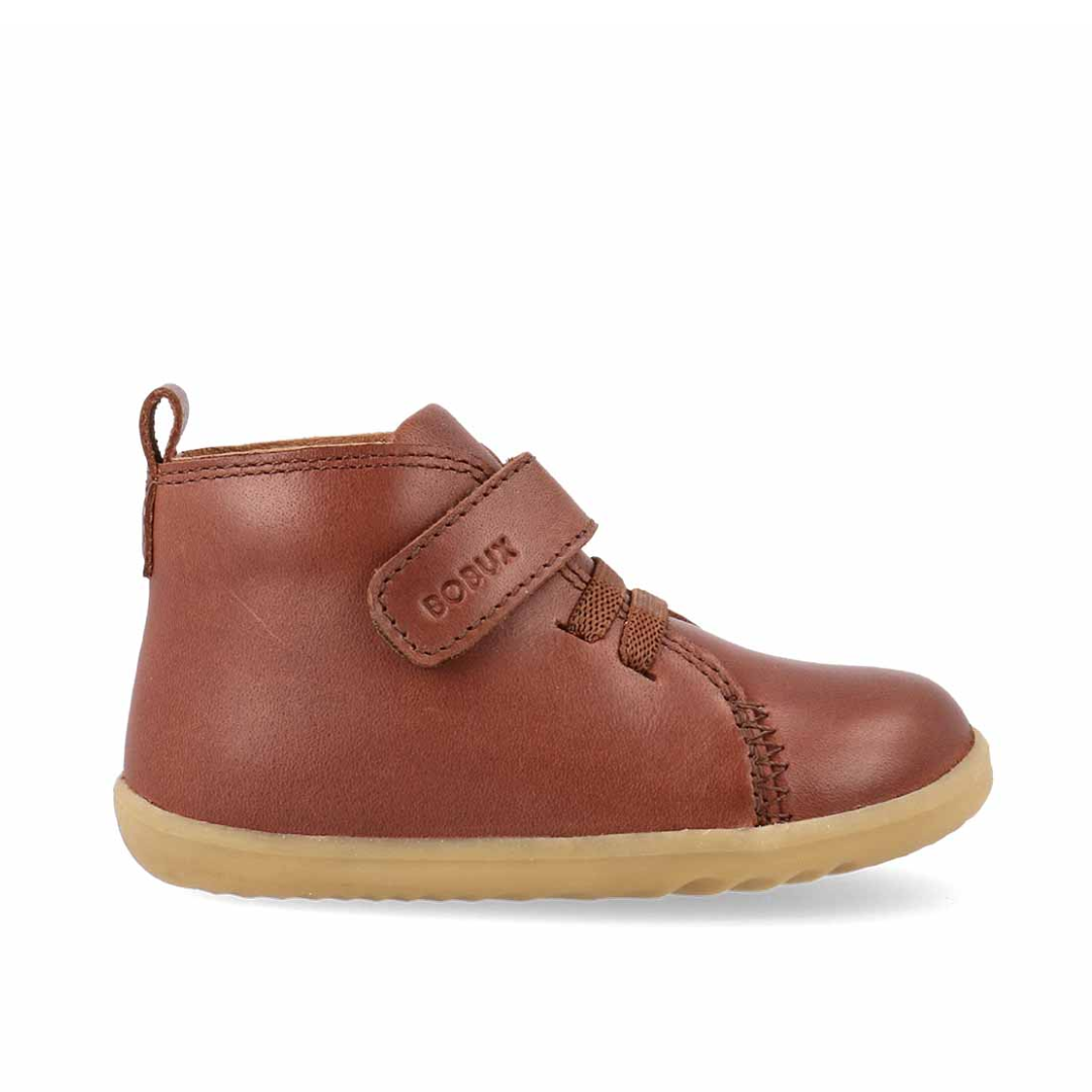 Scarpe Bobux Voyager Toffee con lacci elastici e chiusura a strappo, adatte a bimbo e bimba nei primi passi. Suola flessibile e materiali atossici