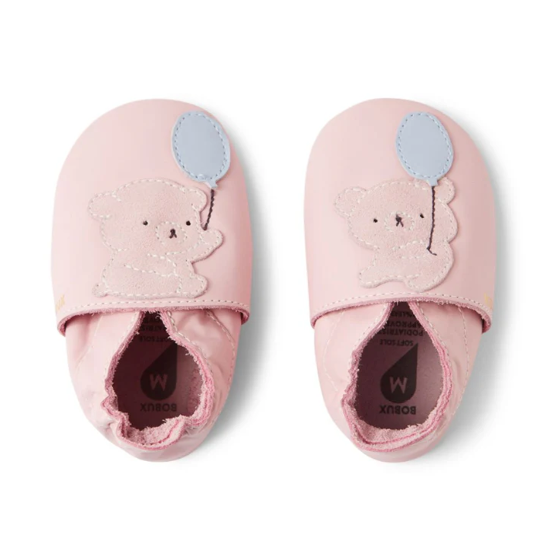 Bobux Soft Sole in pelle: la punta ampia permette alle dita di aprirsi a ventaglio per un equilibrio naturale. bobux-soft-sole-teddy-ballet-pink