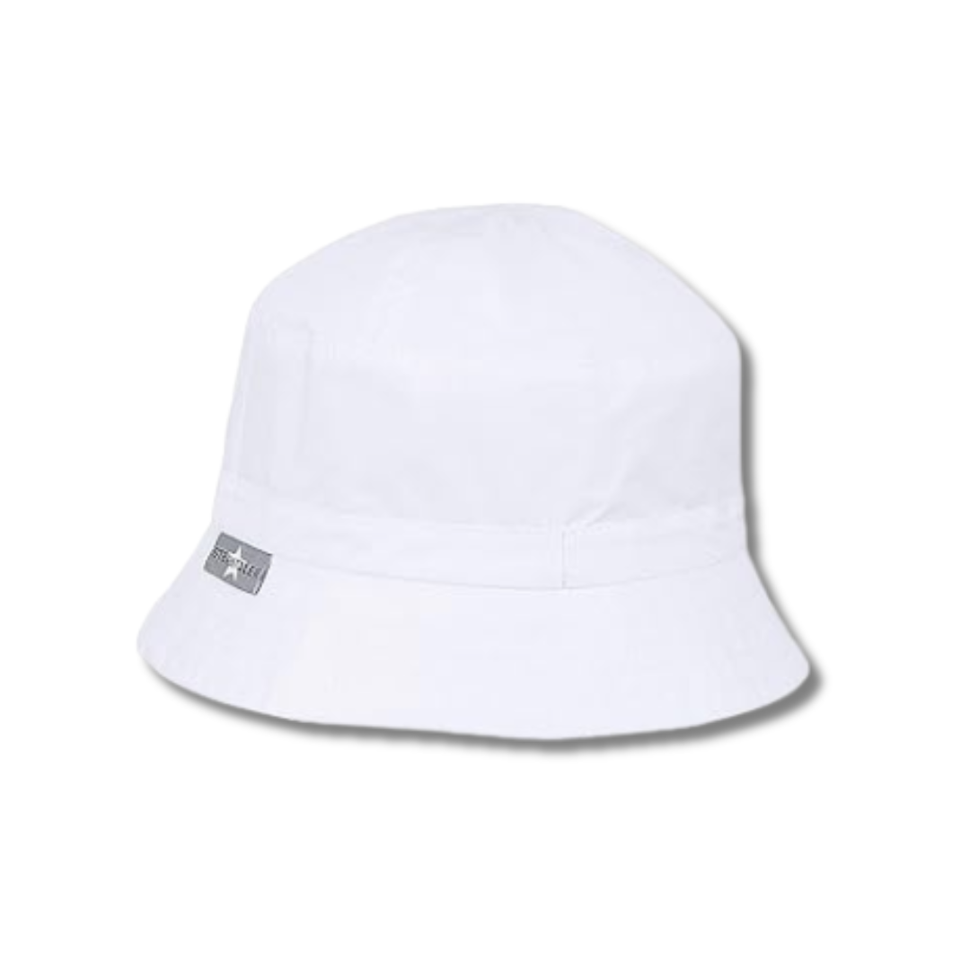 Vista laterale del cappello estivo Sterntaler con design minimalista e logo visibile.