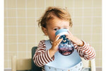 Bambino beve dal bicchiere antigoccia 360° Little Dutch Mepal Mio