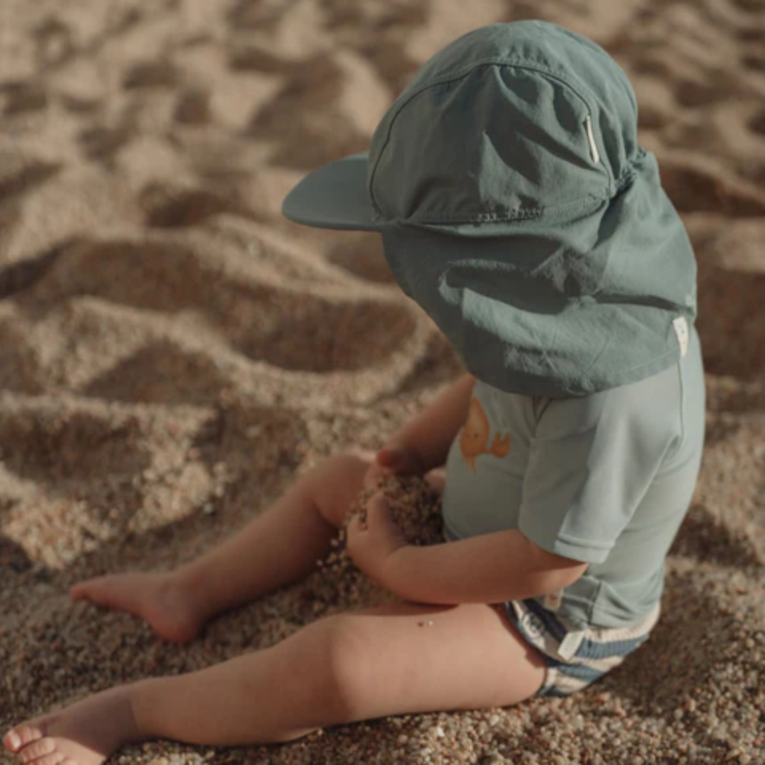 Cappellino da sole Little Dutch Ocean Green con visiera e protezione collo