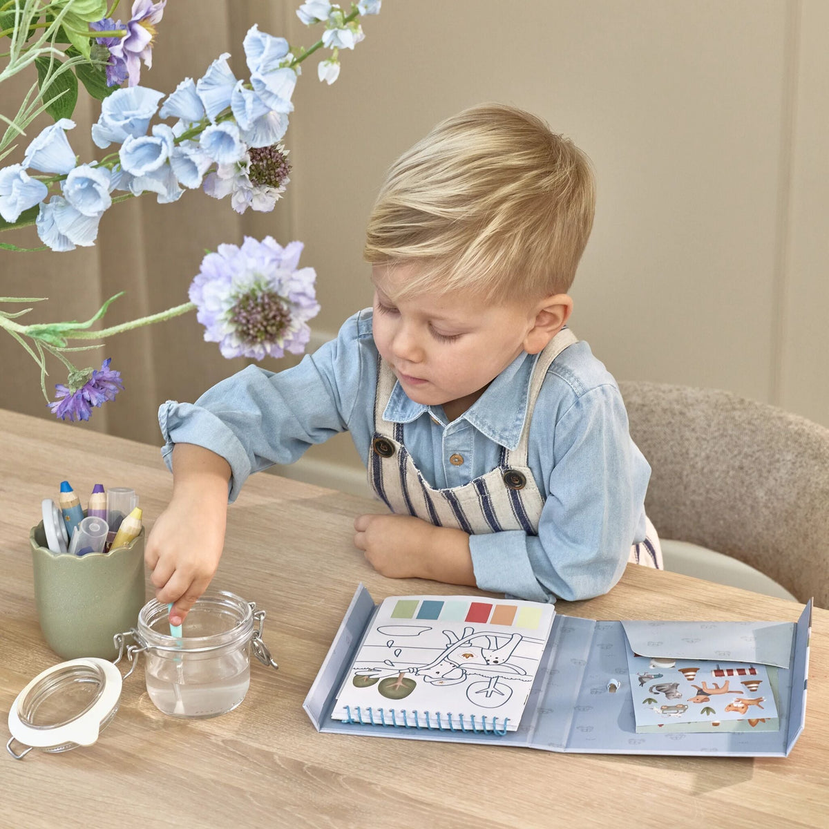 Libro da colorare ad acquerello Little Dutch Jim dai 3 anni
