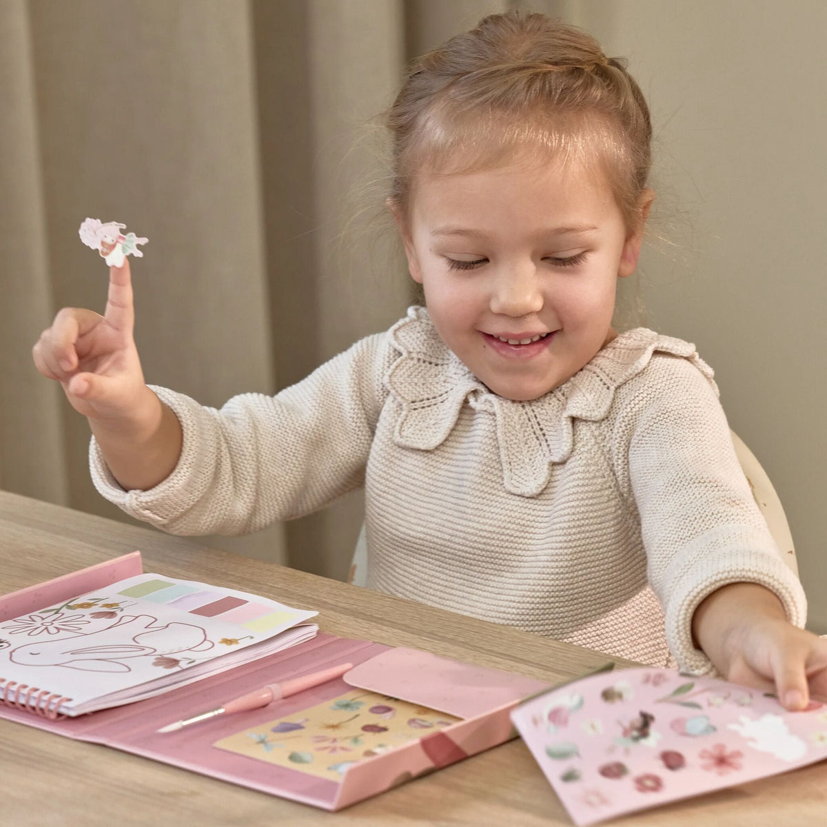 Album da colorare con acquerelli Rosa Little Dutch dai 3 anni