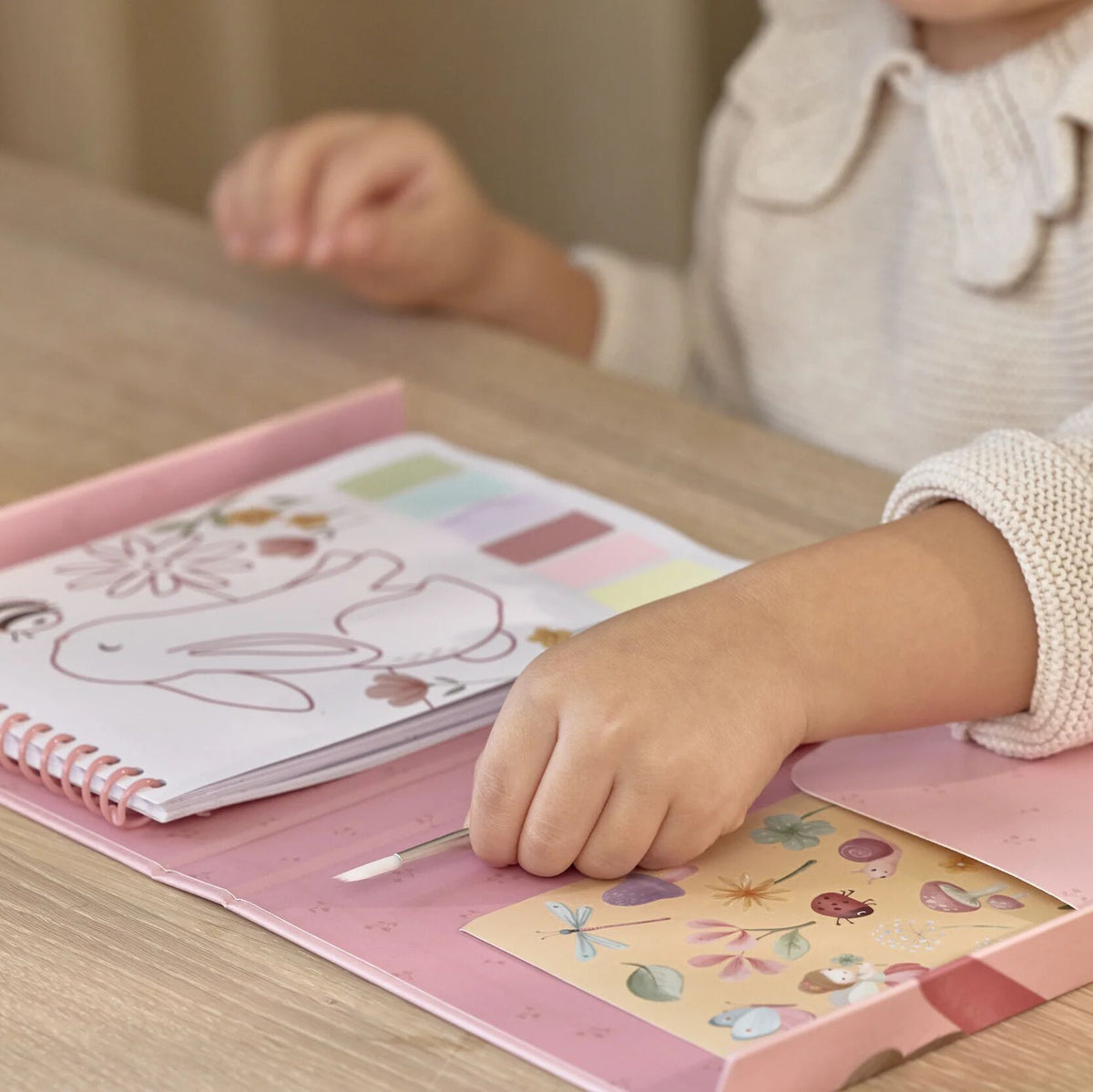 Paint Book Rosa Little Dutch con adesivi per decorare i disegni