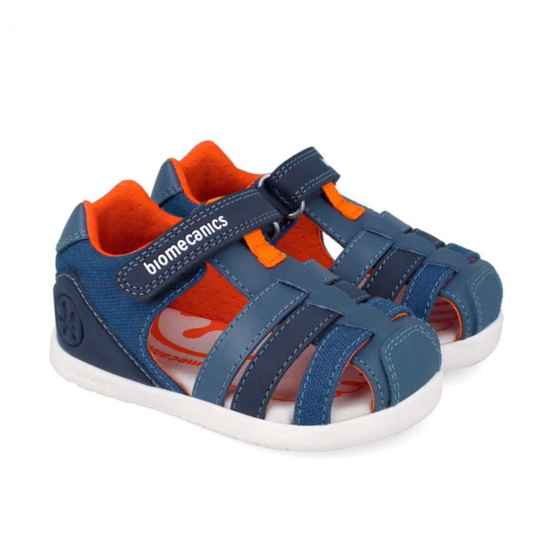 Sandali Biomecanics barefoot blu con punta chiusa per bambini