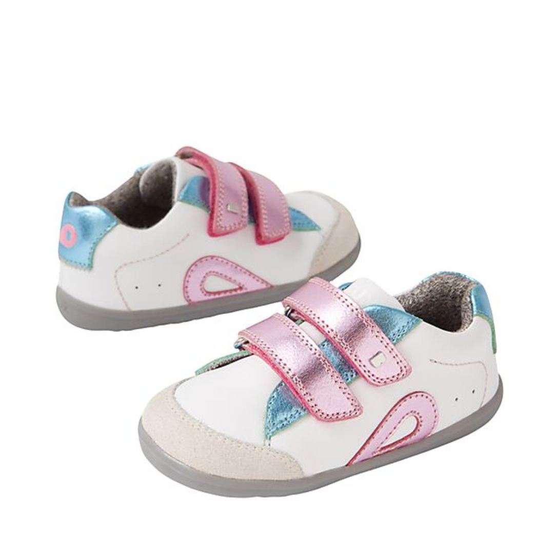 Profilo delle scarpe Bobux Step Up Blaze a pianta larga, perfette per i primi passi e la caviglia libera.