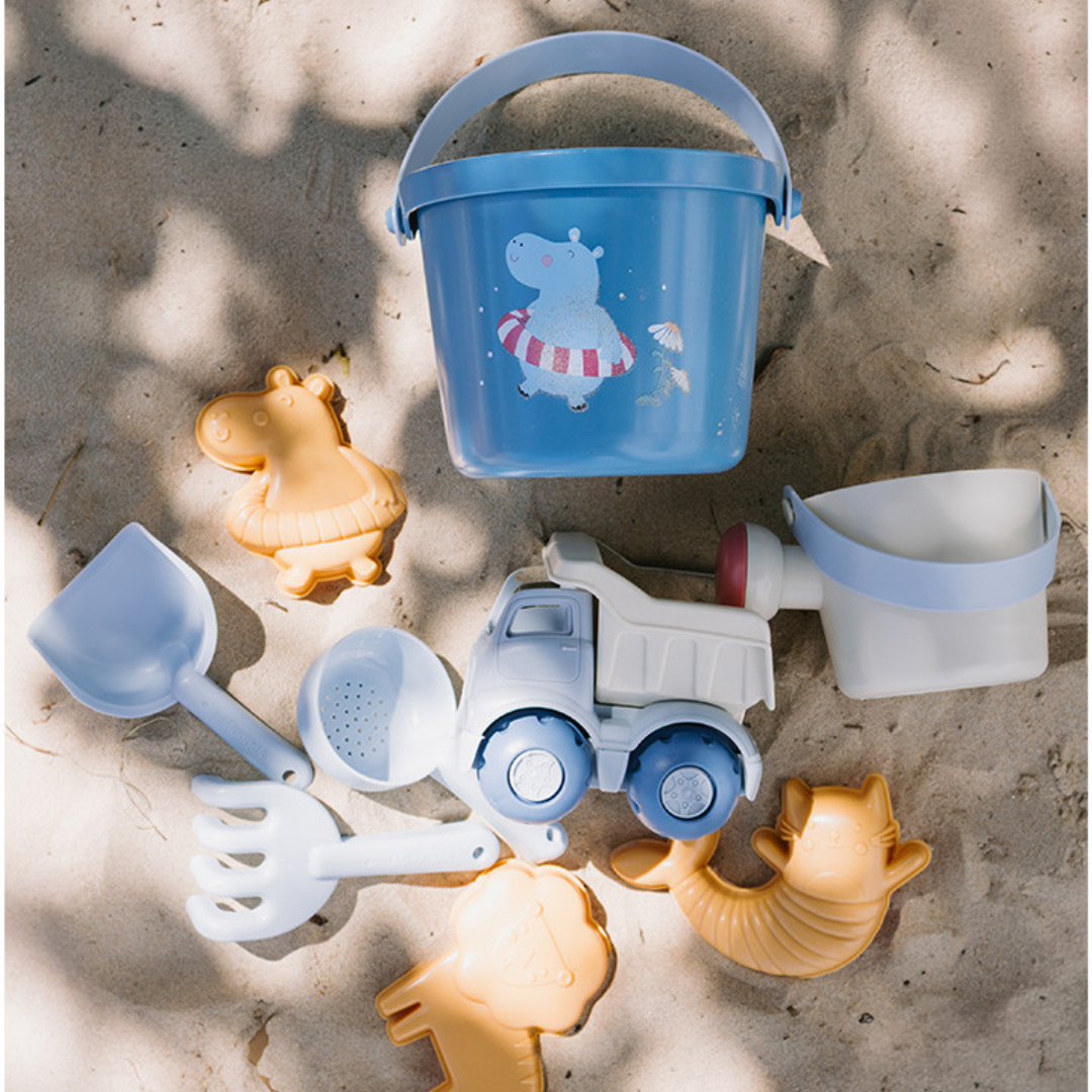 Set spiaggia bambini con secchiello paletta rastrello e setaccio