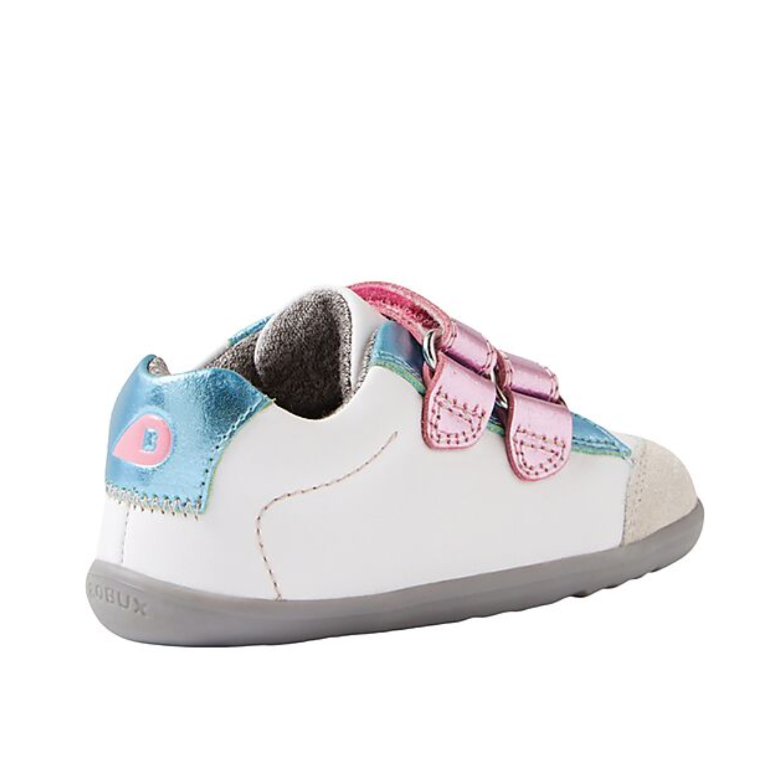 Dettaglio della suola flessibile in gomma delle Bobux Step Up Blaze per garantire equilibrio e sensibilità.